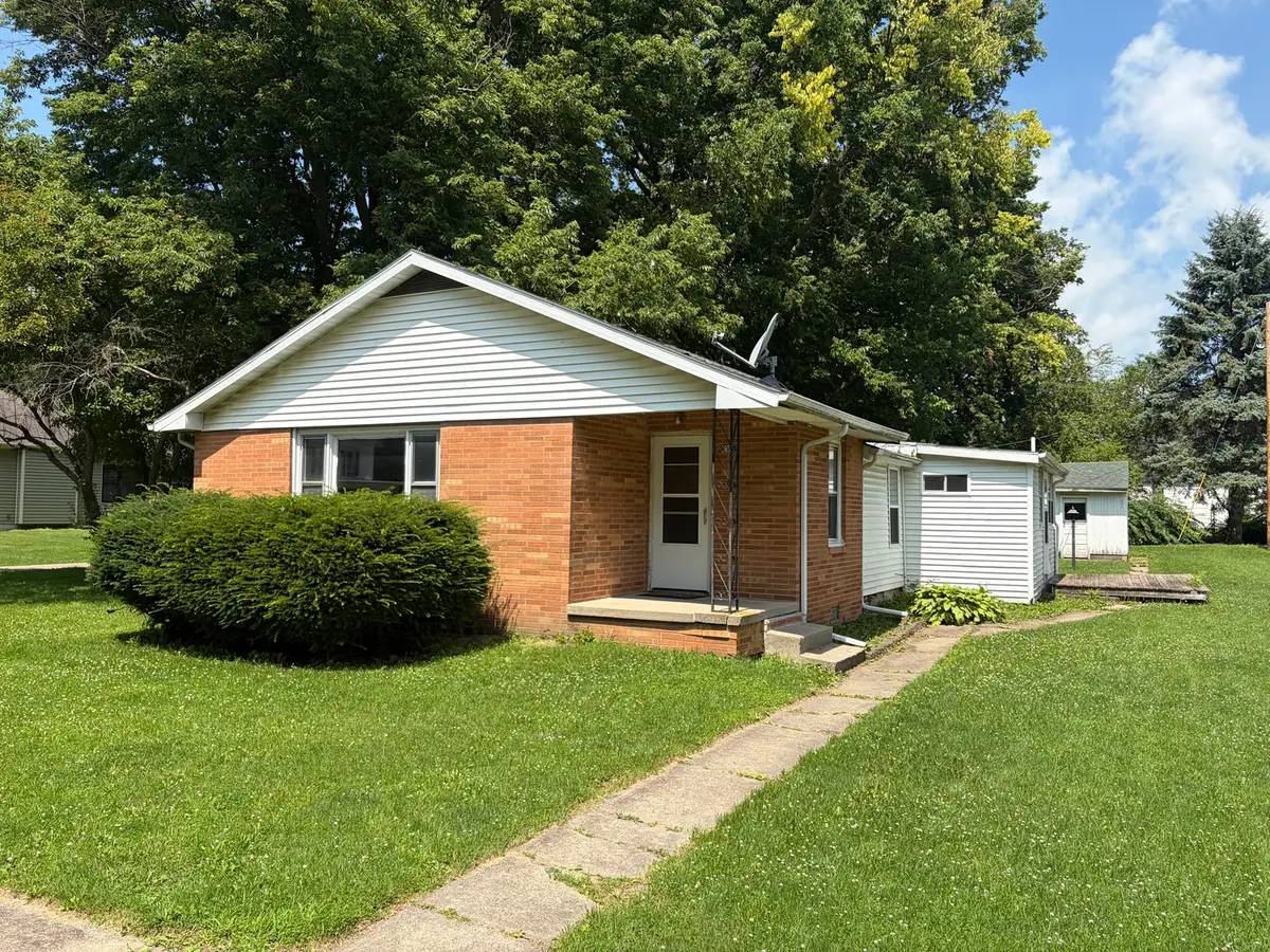 206 SW 6th Street, Atlanta, IL 61723 - #1