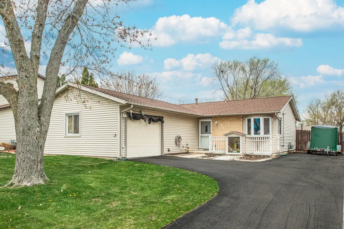 810 Oakton Avenue, Romeoville, IL 60446 - #1