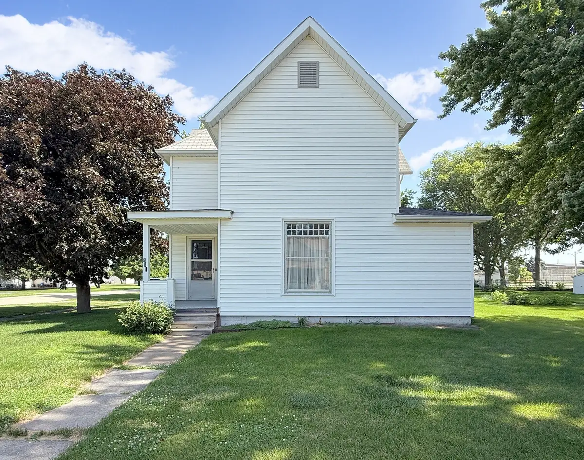 211 E 4th Avenue, Woodhull, IL 61490 - #1