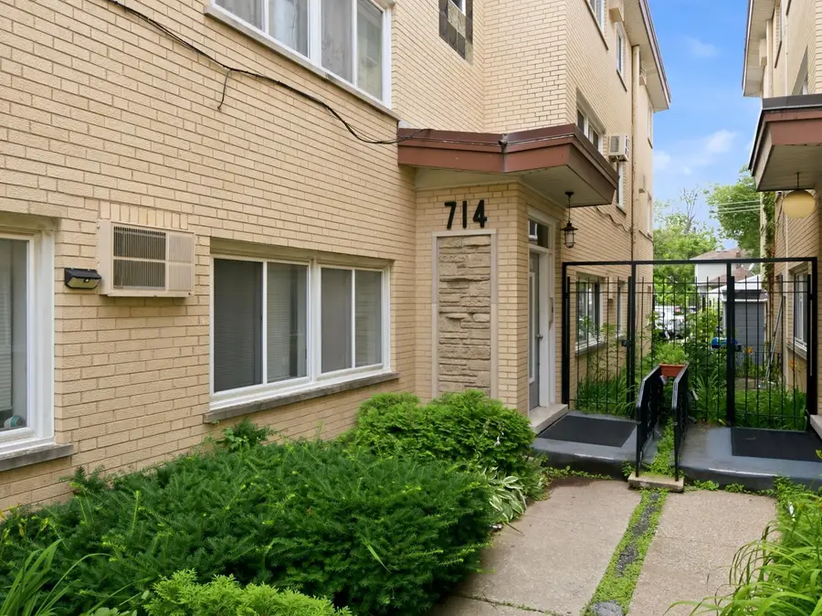 714 N Austin Boulevard #202, Oak Park, IL 60302 - #3