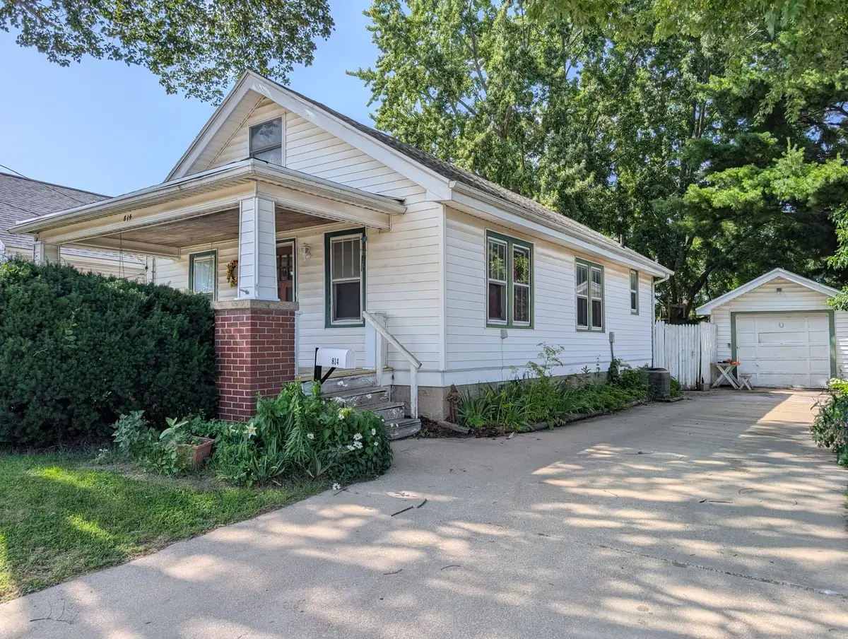 814 W Hamilton Street, Freeport, IL 61032 - #1
