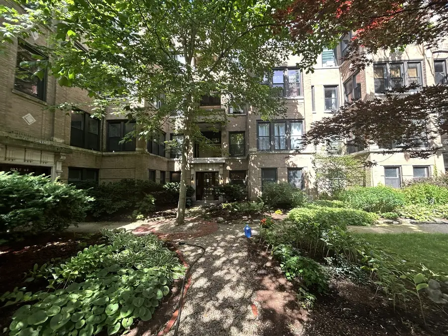 1065 W North Shore Avenue #2, Chicago, IL 60626 - #2