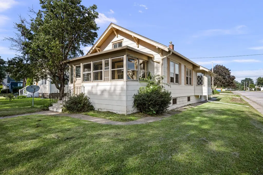 437 12th Street, Silvis, IL 61282 - #1