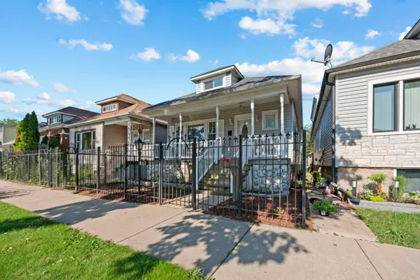 8328 S Essex Avenue, Chicago, IL 60617