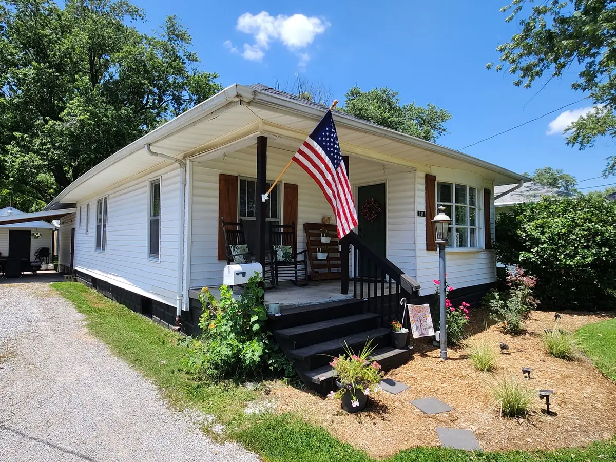611 S Halliday Avenue, Du Quoin, IL 62832 - #1
