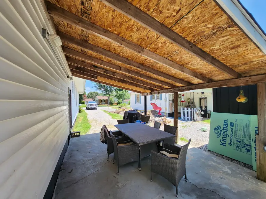 611 S Halliday Avenue, Du Quoin, IL 62832 - #3