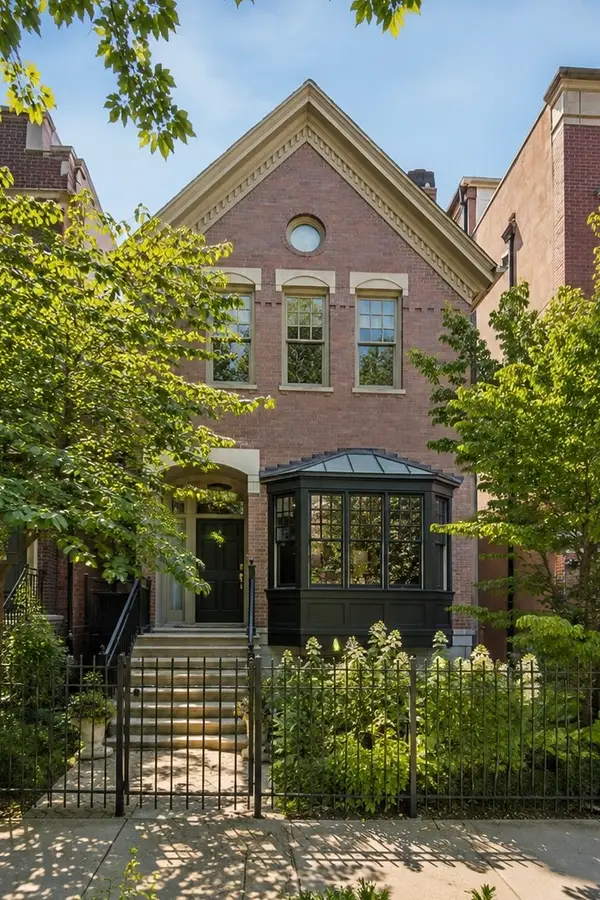 2542 N Wayne Avenue, Chicago, IL 60614