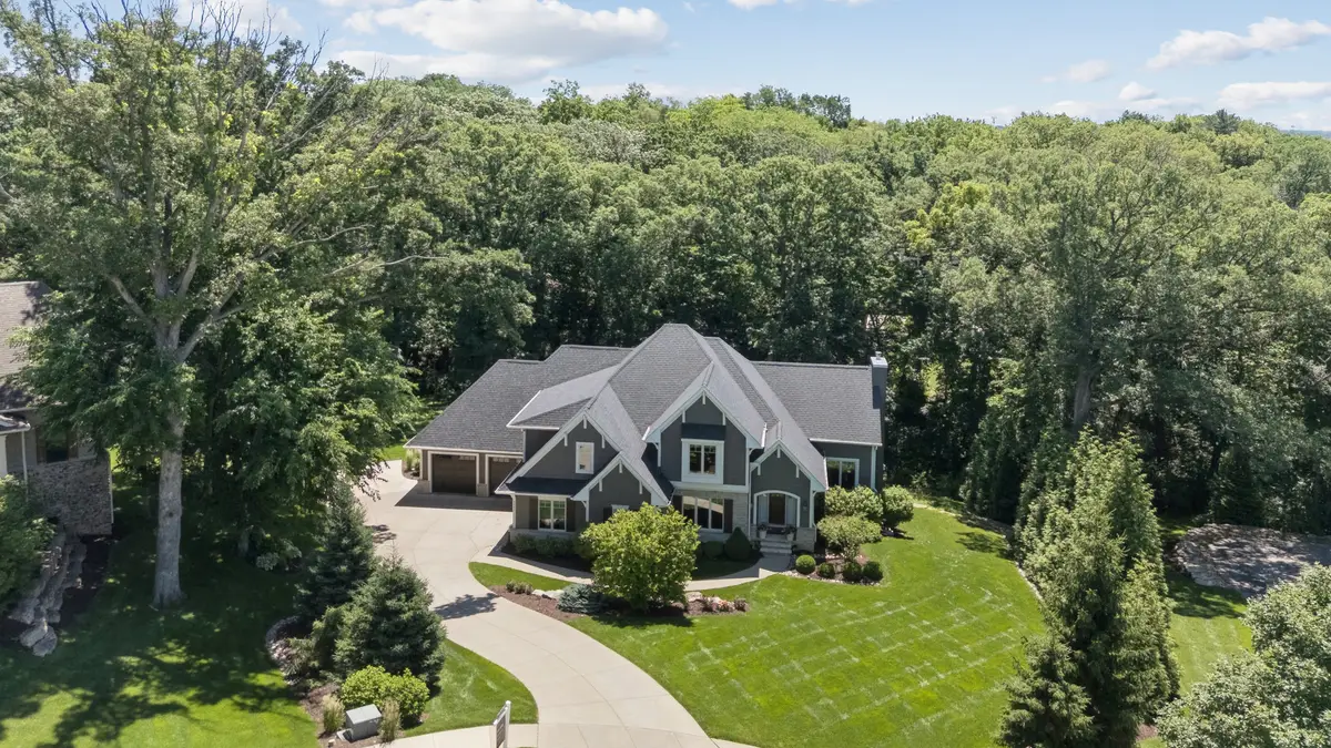 4865 Woody Creek Circle, Bettendorf, IA 52722 - #1