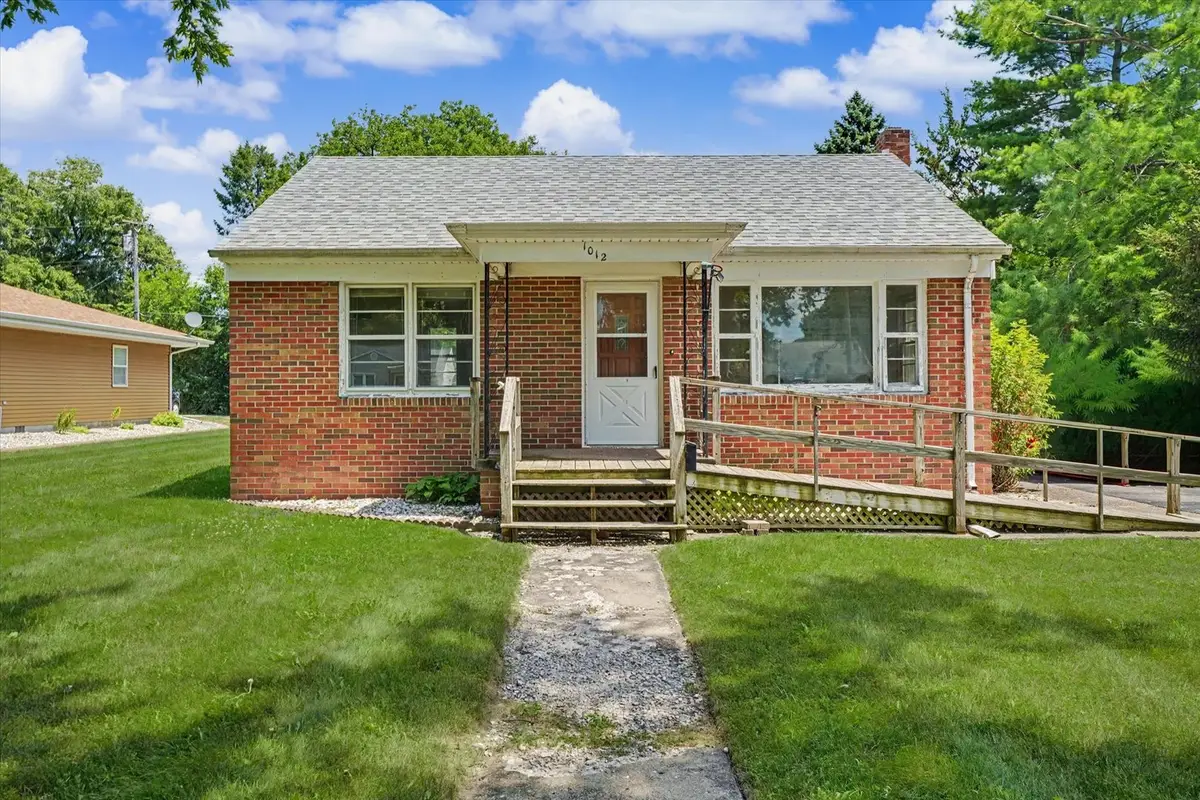 1012 N Sangamon Avenue, Gibson City, IL 60936 - #1