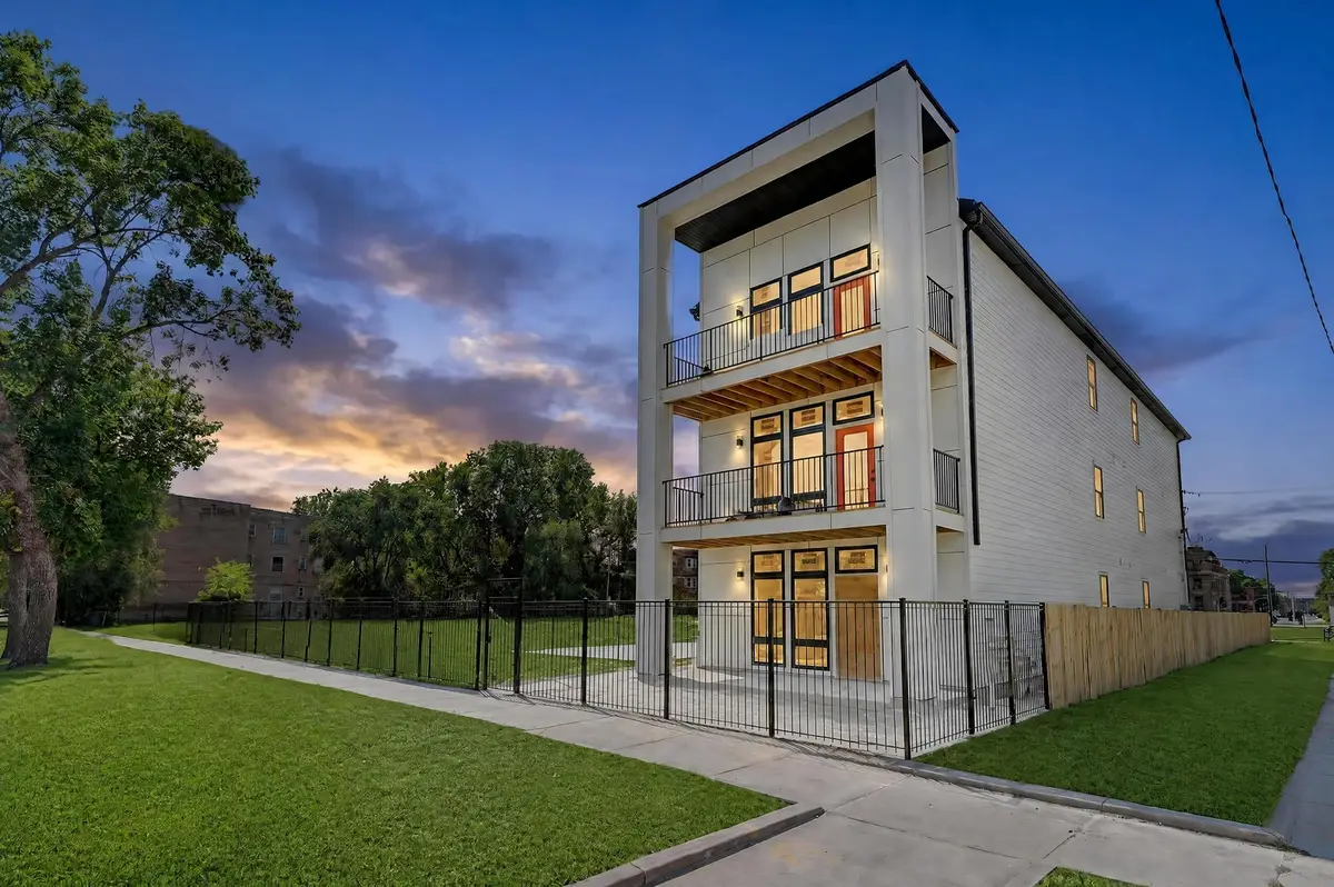 5302 S Prairie Avenue, Chicago, IL 60615 - #1