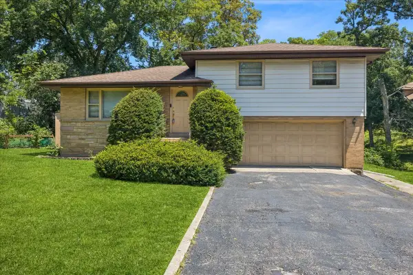 208 Forest Avenue, Willow Springs, IL 60480
