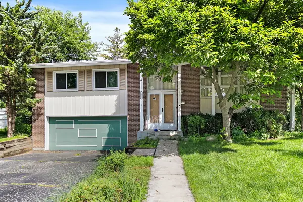 2825 Grissom Court, Woodridge, IL 60517
