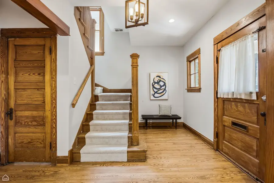 3757 N Bosworth Avenue, Chicago, IL 60613 - #2
