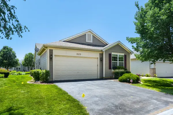21235 Windsor Lake Lane, Crest Hill, IL 60403