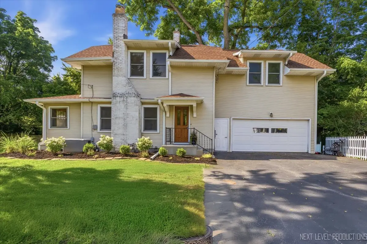 32W183 Glos Street, Wayne, IL 60184 - #1