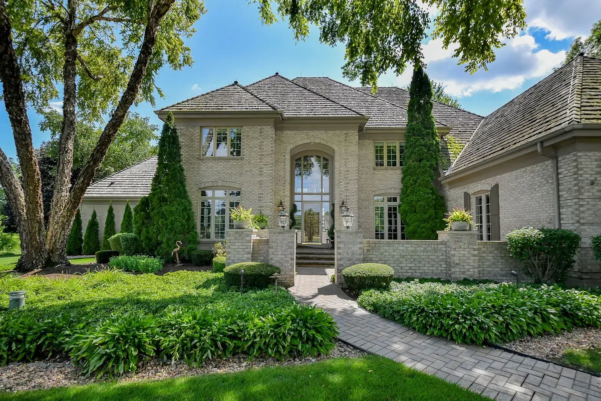 38W601 Clubhouse Drive, Saint Charles, IL 60175 - #1