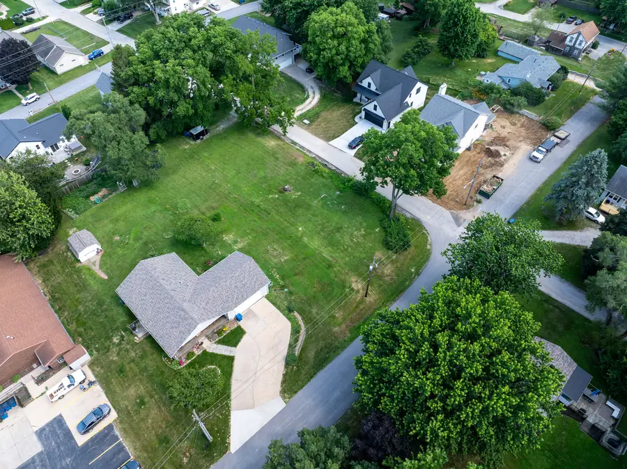 327 Dodge Street, Le Claire, IA 52753 - #3