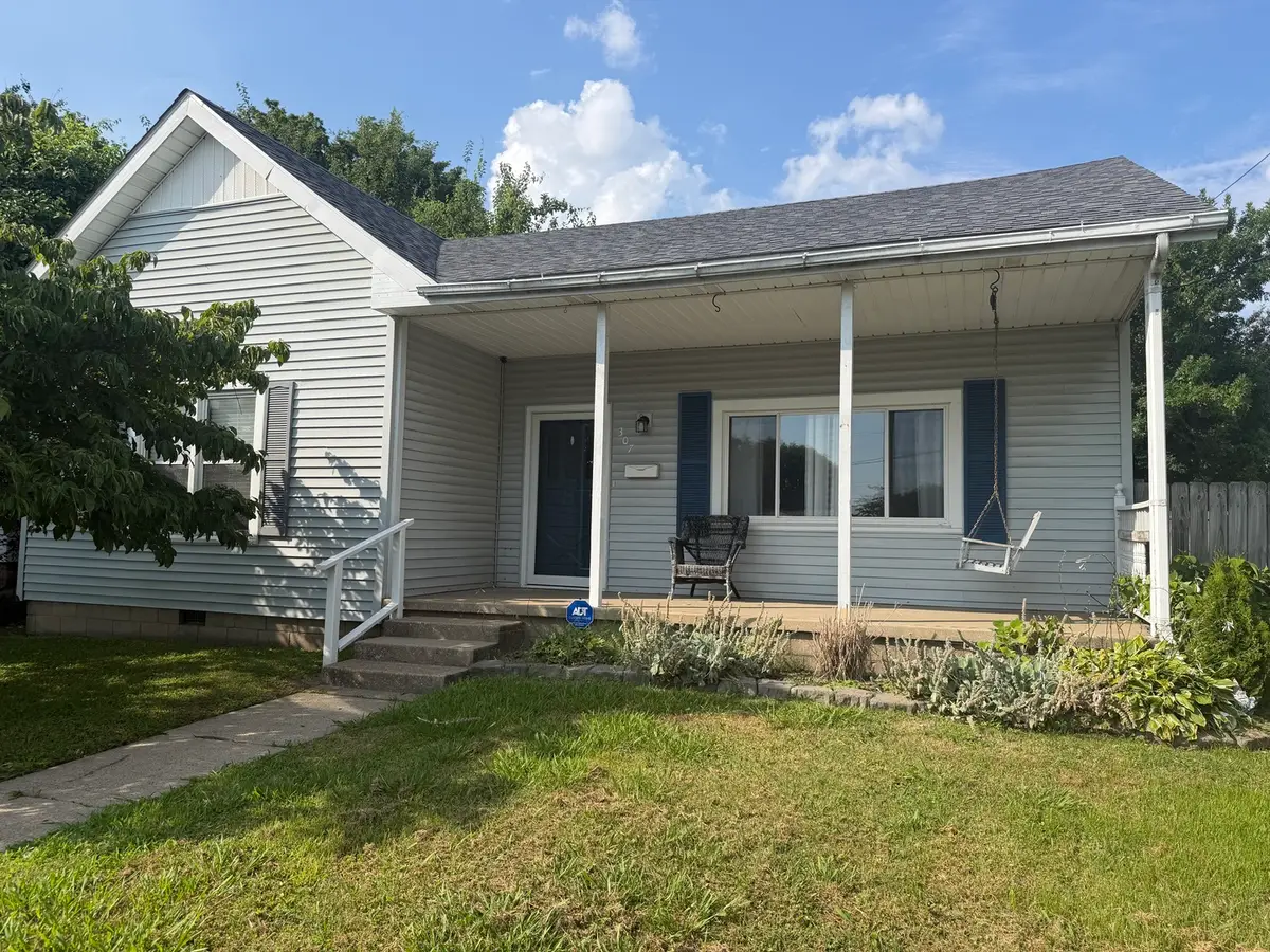 307 W 6th Street, Metropolis, IL 62960 - #1