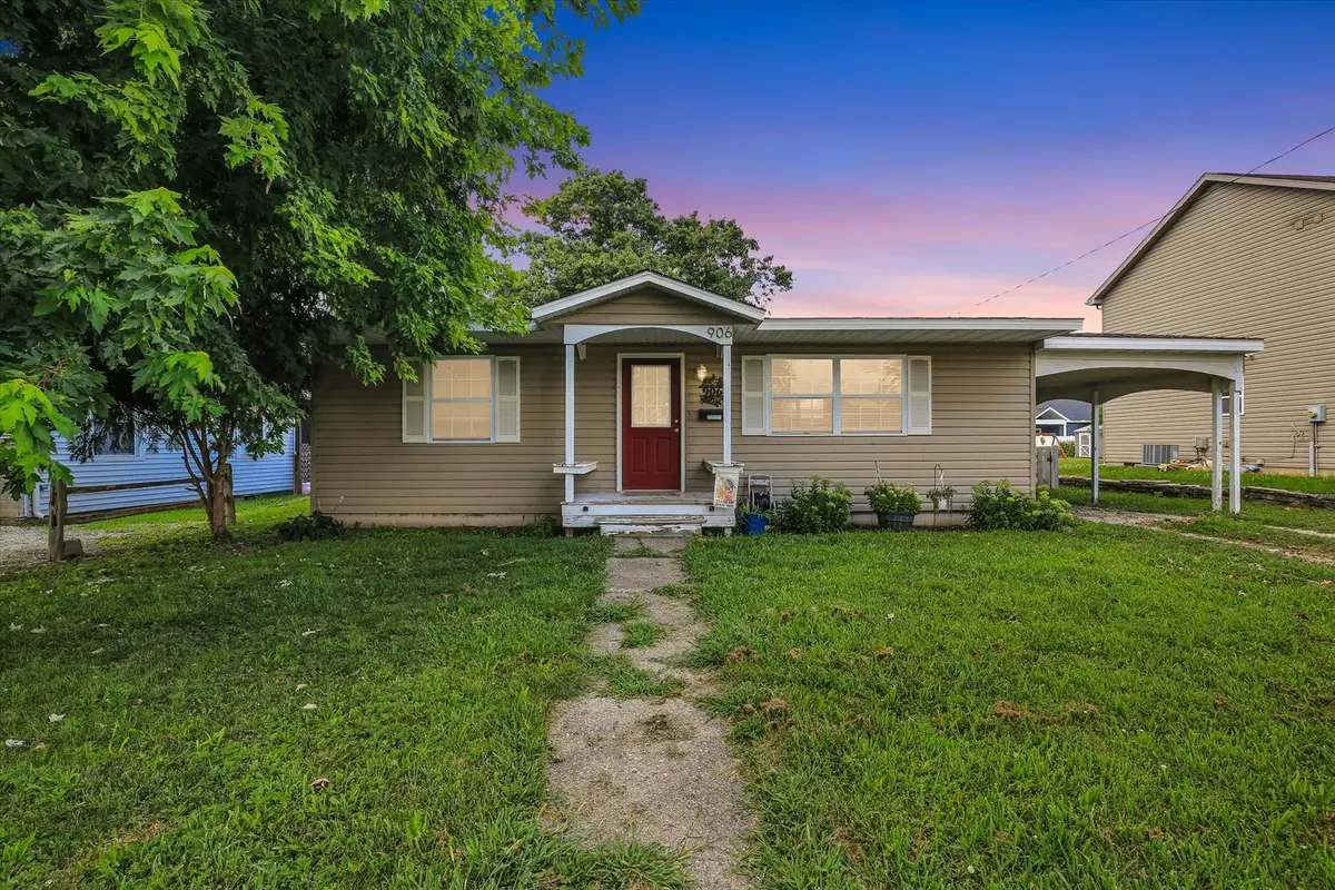906 E Newkirk Street, Tuscola, IL 61953 - #1