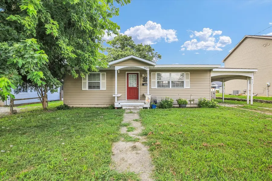 906 E Newkirk Street, Tuscola, IL 61953 - #2