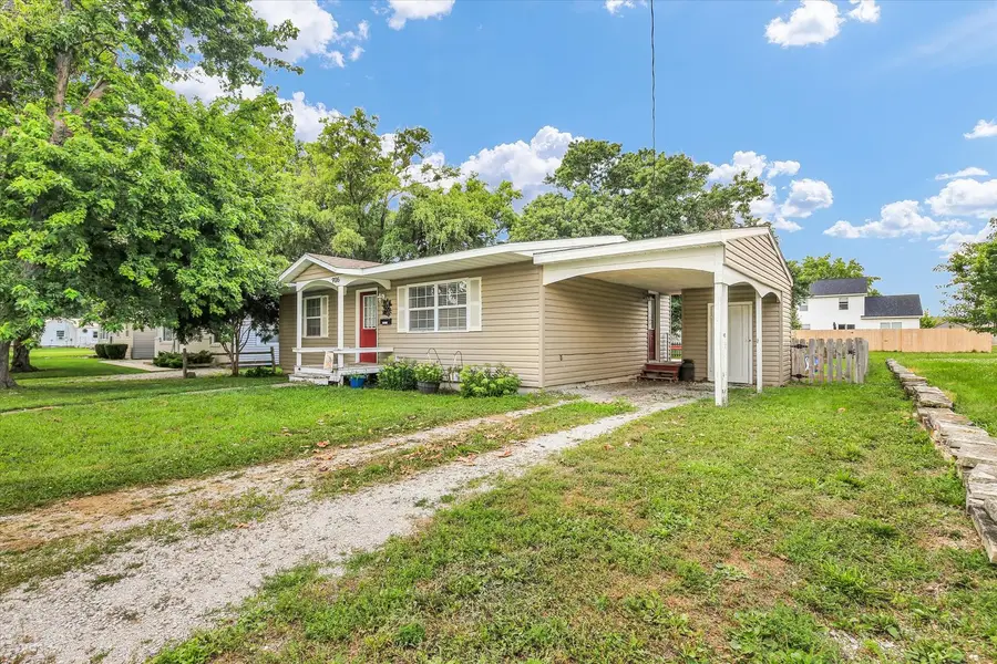 906 E Newkirk Street, Tuscola, IL 61953 - #3