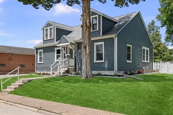 2726 Central Avenue, Bettendorf, IA 52722