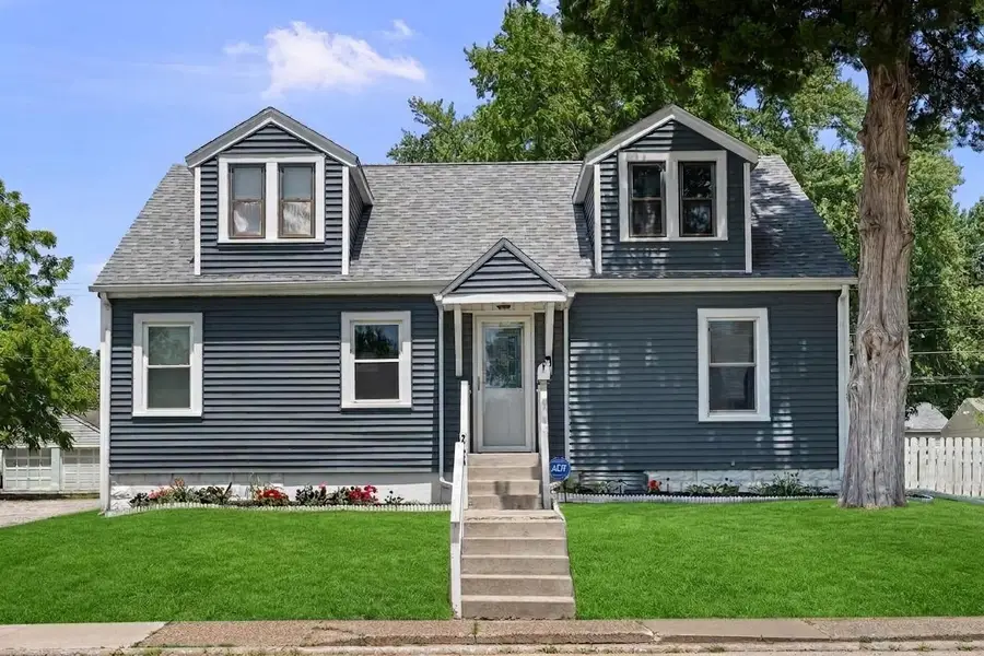 2726 Central Avenue, Bettendorf, IA 52722 - #2