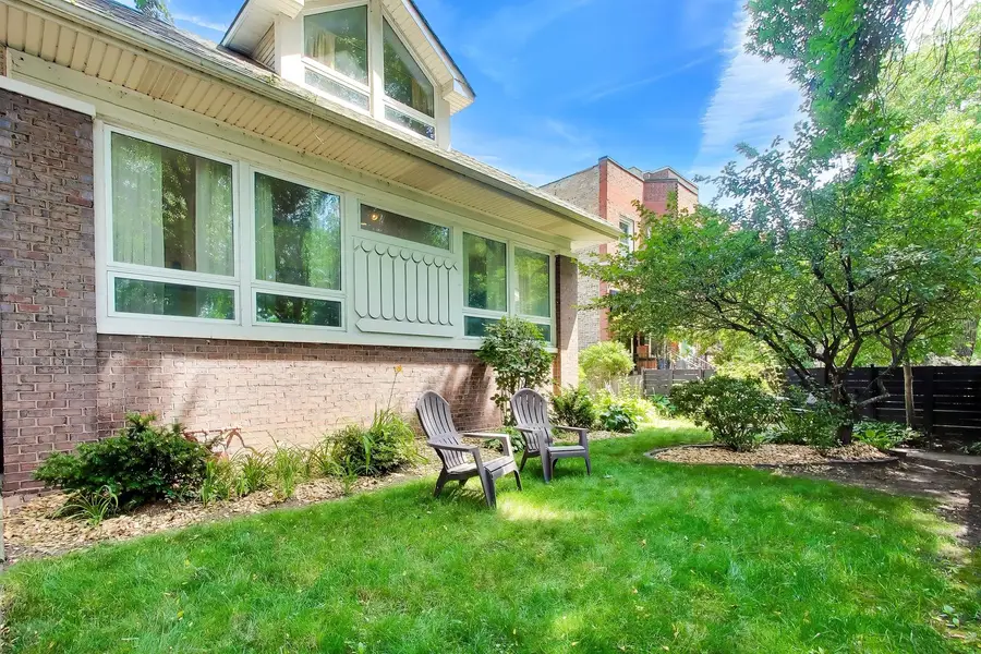 2012 W Estes Avenue, Chicago, IL 60645 - #3
