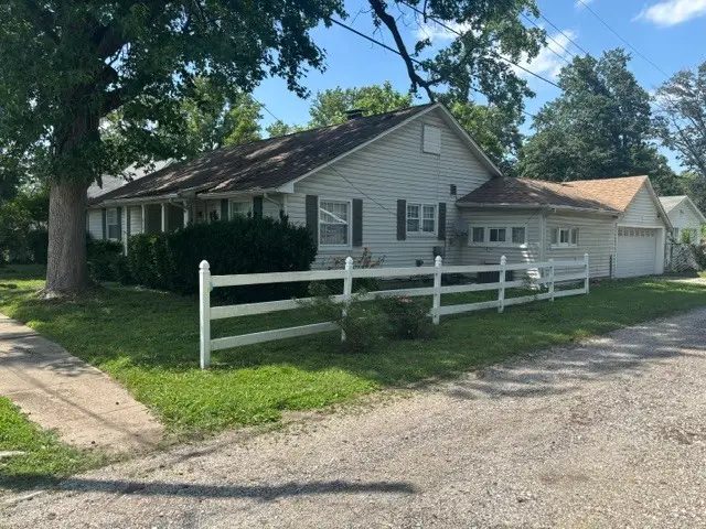 810 E 7th Street, Centralia, IL 62801 - #2