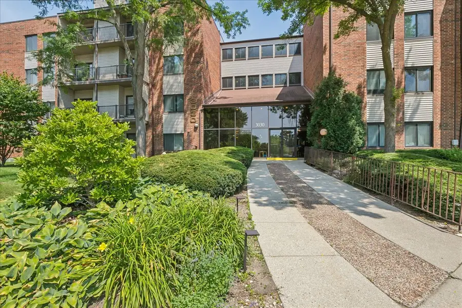 3030 Pheasant Creek Drive #103, Northbrook, IL 60062 - #2