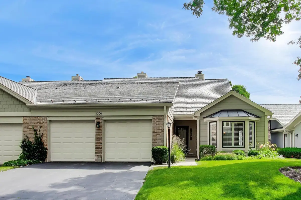 1304 Kempton Drive, Libertyville, IL 60048 - #1