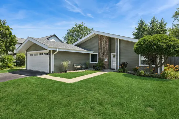 5813 E Beverly Circle, Hanover Park, IL 60133