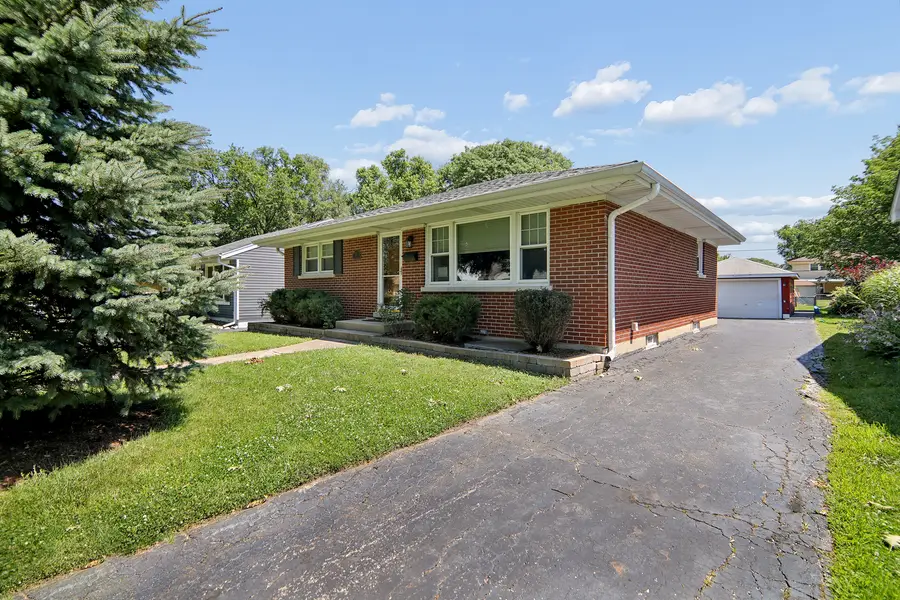 29 N Summit Avenue, Villa Park, IL 60181 - #3