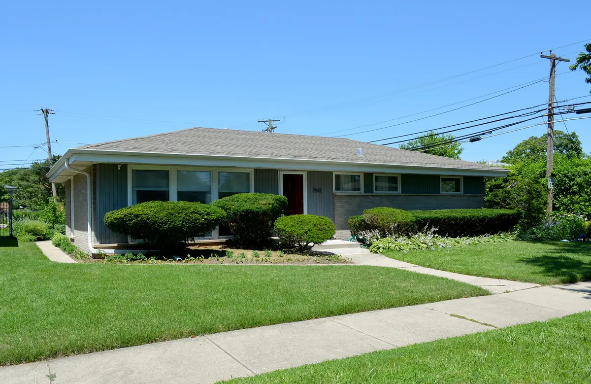 7542 Lowell Avenue, Skokie, IL 60076 - #1