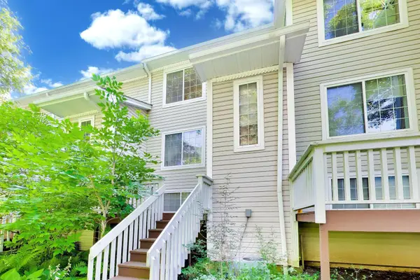 261 W Whispering Oaks Lane #30-5, Round Lake, IL 60073