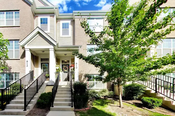 810 Lexington Circle W, Des Plaines, IL 60016