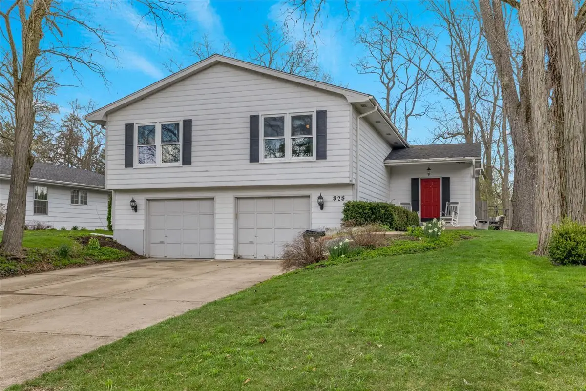 828 S Jefferson Street, Batavia, IL 60510 - #1