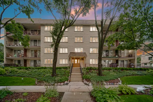 225 E Wing Street #302, Arlington Heights, IL 60004