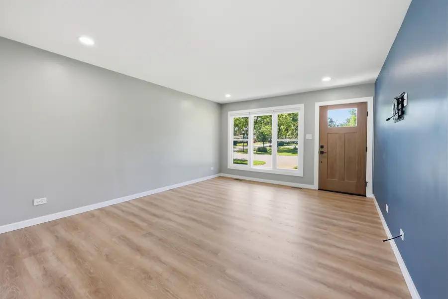 372 Clearmont Drive, Elk Grove Village, IL 60007 - #3
