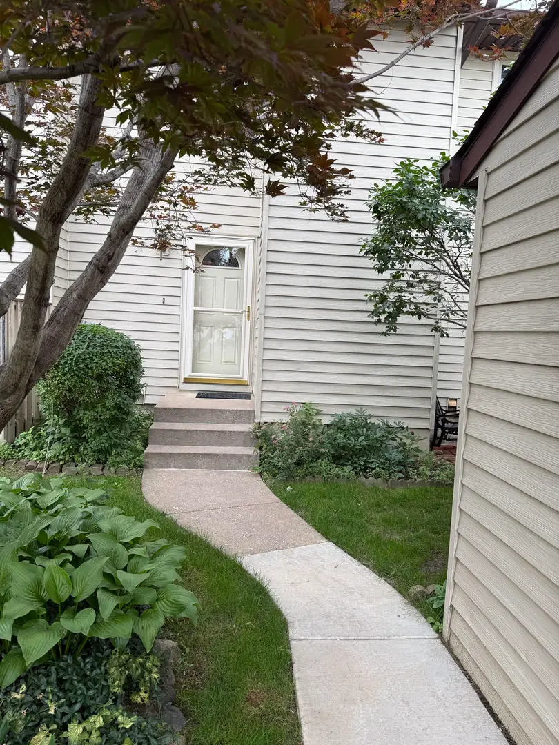 3731 Cedarwood Court, Bettendorf, IA 52722 - #2