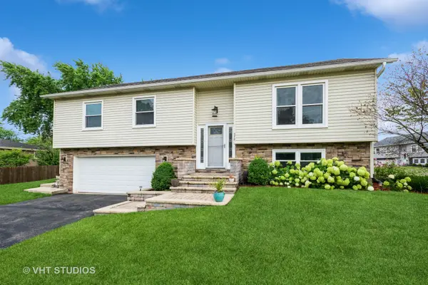 372 Canyon Trail, Carol Stream, IL 60188