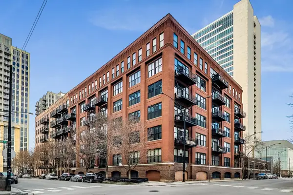 Address Withheld By Seller, Chicago, IL 60654