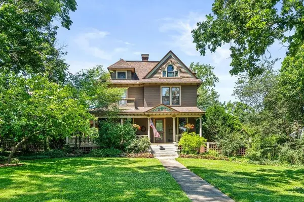 415 S 4th Street, St. Charles, IL 60174
