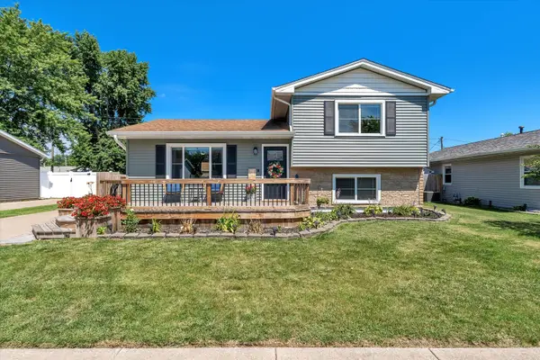 425 N 6th Street, Eldridge, IA 52748