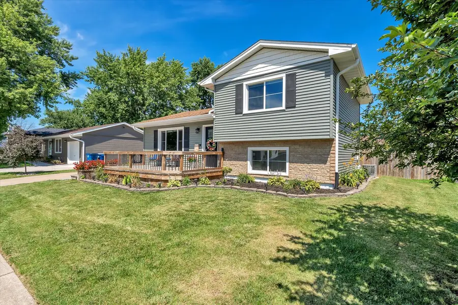 425 N 6th Street, Eldridge, IA 52748 - #2