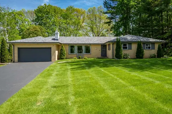 2015 Glenview Road, Rockford, IL 61107