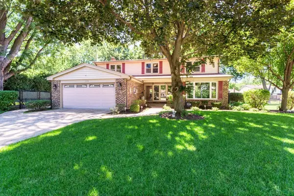 1119 W White Oak Street, Arlington Heights, IL 60005