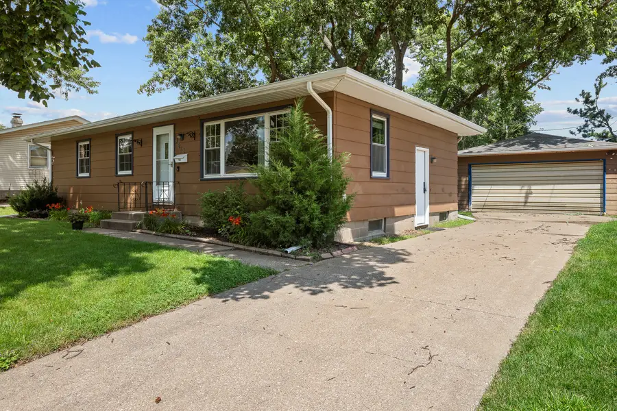 3627 Cedar Street, Davenport, IA 52806 - #3