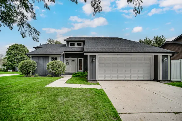 2075 Valley Creek Drive, Elgin, IL 60123