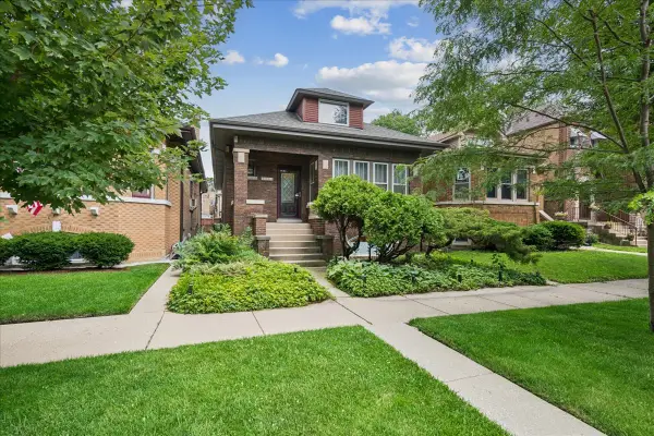 5725 N Sacramento Avenue N, Chicago, IL 60659